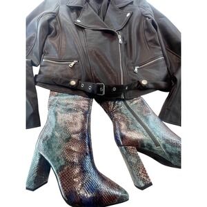 Women's eSnakeskin Print Silver Metallic Pointed Toe Heel Boots Size 6 versatile